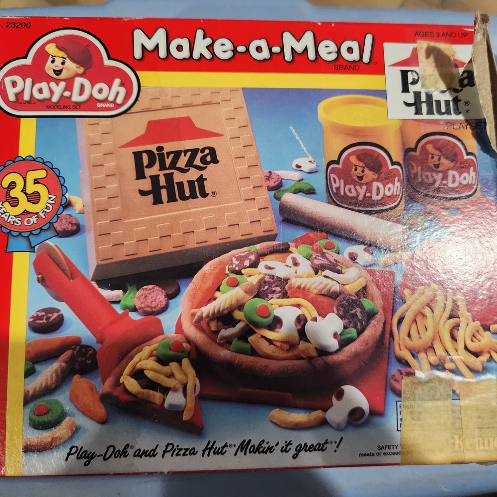 Vintage Play-Doh Pizza Hut Make-a-Meal Set With Box